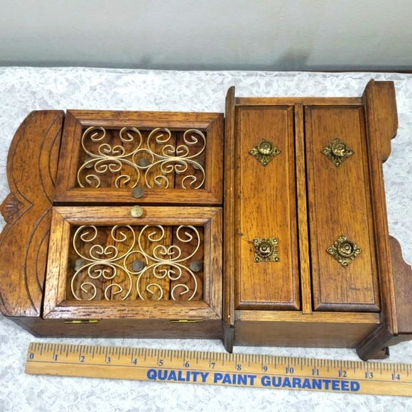 Antique Crafted Wooden & Ornate Brass Tone Jewelry Box.Beautiful Design. - Picture 16 of 17